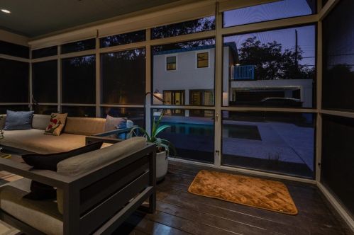 319 Edgefield Ave, Dallas TX  75208-5316 exterior