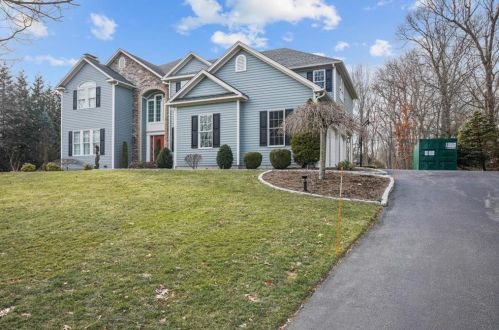 15 Secret Ln, Warwick, RI 02818-1168
