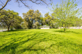 8520 Patricia Dr, Redding, CA 96002-9488