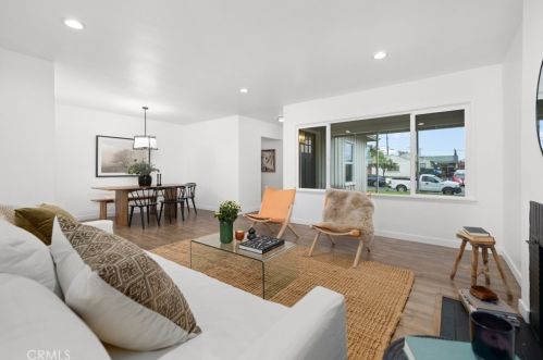 11609 Atkinson Ave, Hawthorne CA  90250-1827 exterior