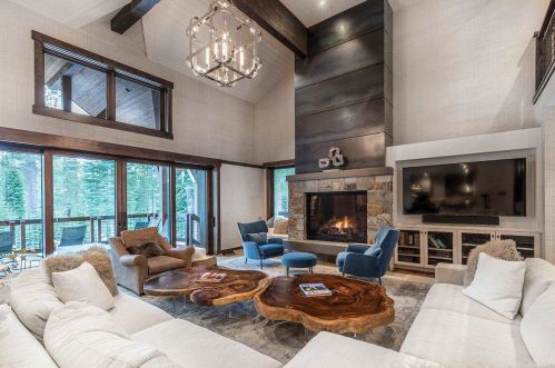 8208 Valhalla Dr, Truckee CA  96161-4296 exterior