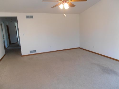 3820 Sandalwood Dr, Hammond, IN 46322-2076