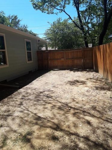 124 Glenmore St, Irving TX  exterior