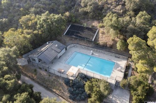1048 Eilinita Ave, Glendale CA  91208-1130 exterior