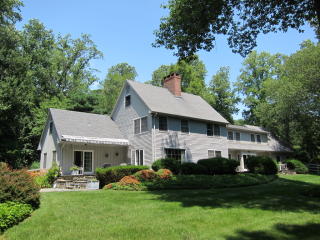 29 Indian Spring Trl, Tokeneke, CT 06820-2109