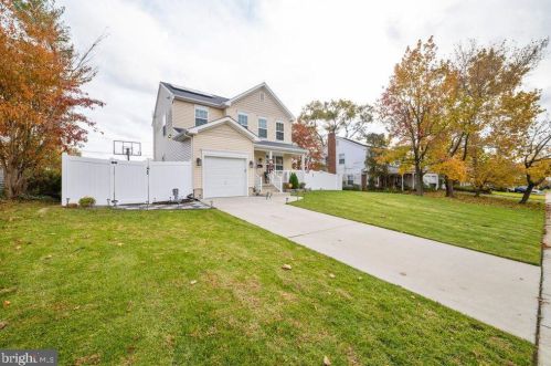 72 Ember Ln, Willingboro, NJ 08046-2422