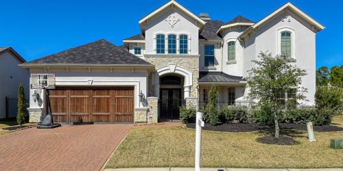 50 Oak Estates Dr, Conroe, TX 77384-2130