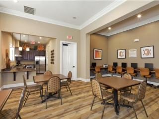 1021 Oak Grove Rd, Fort Worth TX  76115-4010 exterior