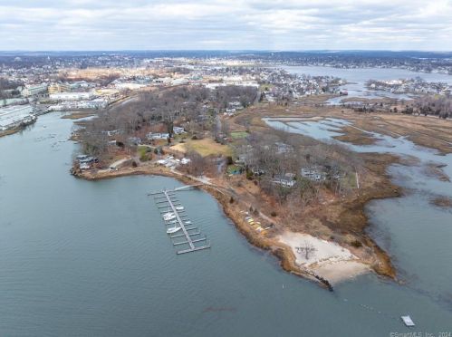 12 Splitrock Rd, Norwalk CT  06854-4713 exterior