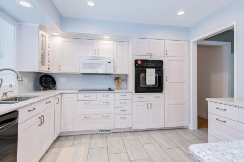 1033 Carlton Dr, Saint Paul MN  55126-8127 exterior