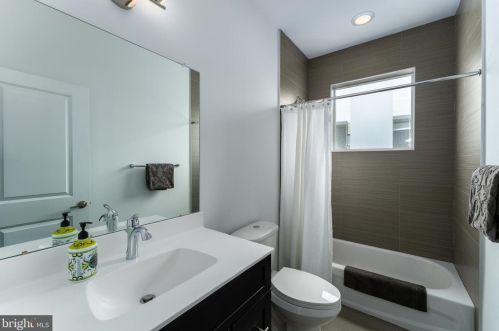 2341 Gordon St, Philadelphia PA 19132-4632 exterior