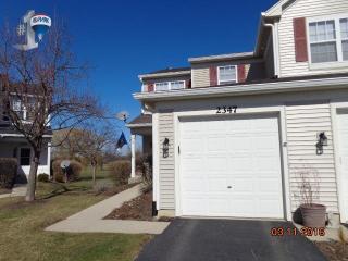 2347 Overlook Ct, Naperville, IL 60563-4055