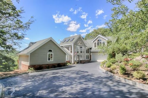 385 Ski Trl, Kinnelon, NJ 07405-2247