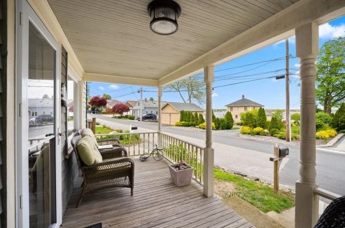 57 Herbert St, Warwick, RI 02818-4344