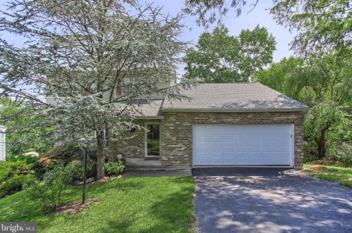 2805 Glen Hollow Dr, York, PA 17406-9700