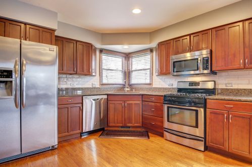 1203 Sherwood Ln, Palatine, IL 60067-1884
