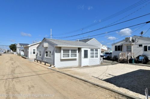30 Sandpiper Way, Lavallette, NJ 08735-1321