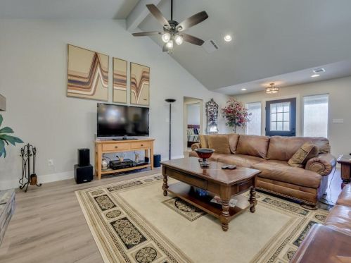 107 Oak Ridge Cir, Georgetown, TX 78628-2101