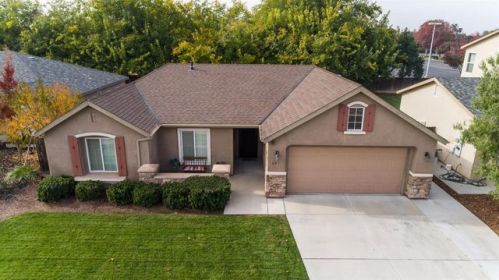 553 Apricot Ave, Fresno, CA 93727-6596