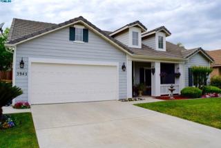 3945 West St, Visalia, CA 93277-6523