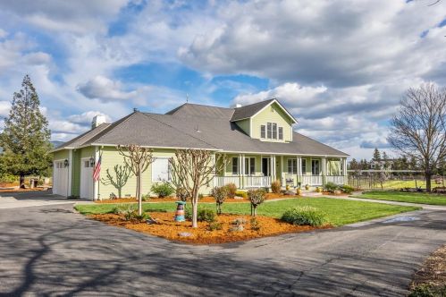 1470 Middle Ave, San Martin, CA 95046-9534