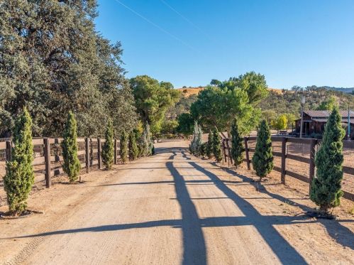 1895 San Marcos Rd, Lake Nacimiento, CA 93446-7339