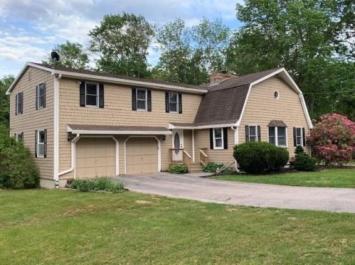 201 Dye Hill Rd, Richmond, RI 02832-1226
