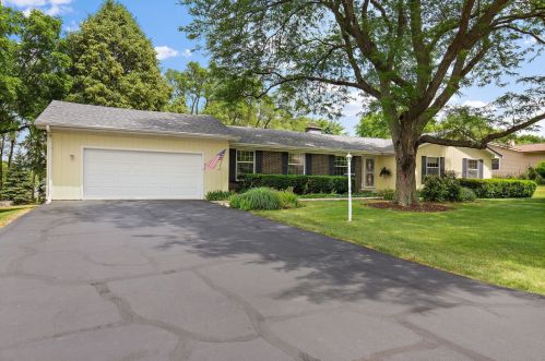 876 Walnut Dr, Barrington Hills, IL 60118