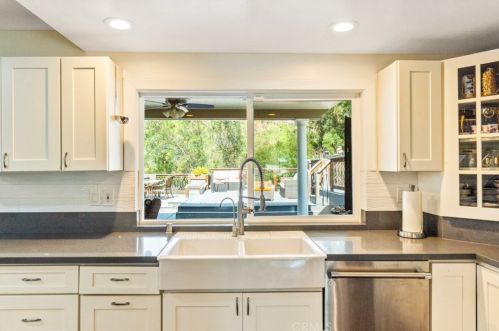 370 Yorkshire Cir, Anaheim CA 92808-1313 exterior