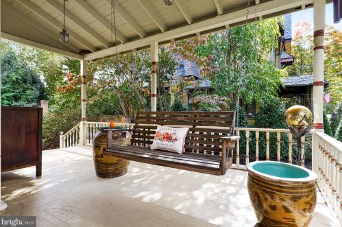 135 Warwick Rd, Tavistock NJ  08033-3706 exterior