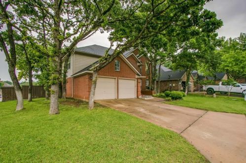 2687 Creekside Way, Lewisville TX  75077-8622 exterior