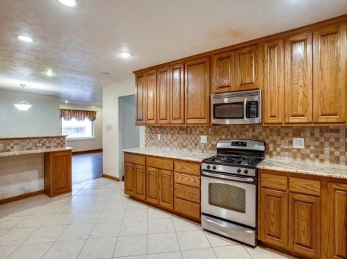 4221 Selkirk Dr, Fort Worth TX  76109-5330 exterior