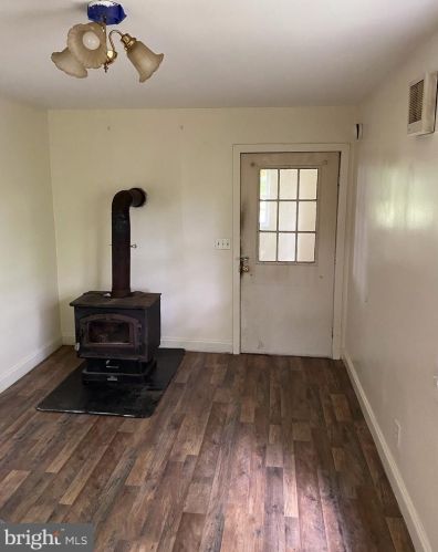 33 Blueberry Ln, Franklin WV  26807-8053 exterior