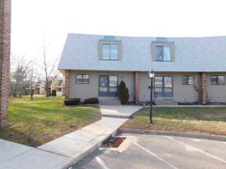 32 Cedarland Ct, Cromwell CT  06416-1711 exterior