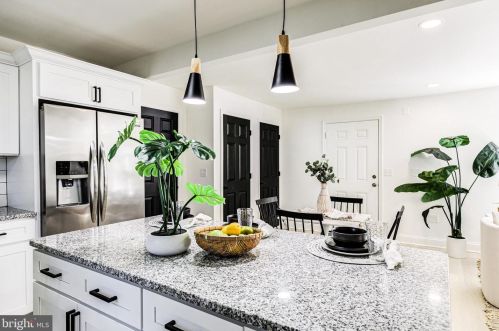 1005 Shore Acres Rd, Arnold MD  21012-1725 exterior