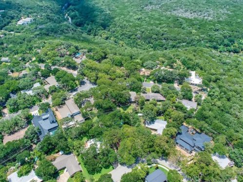 2504 Bluffview Dr, Austin TX  exterior