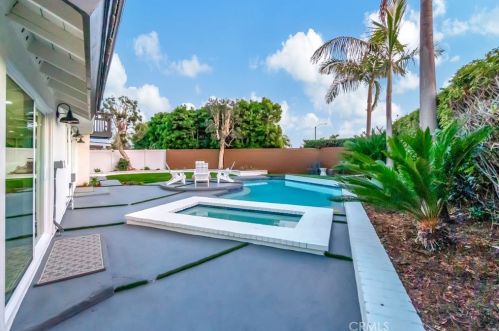5892 Bellfield Ln, Huntington Beach CA  92648-1041 exterior