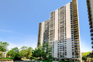 1460 Sandburg Ter, Chicago IL 60610-7688 exterior