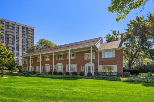 25 Tower Rd, Oak Brook, IL 60523-1103