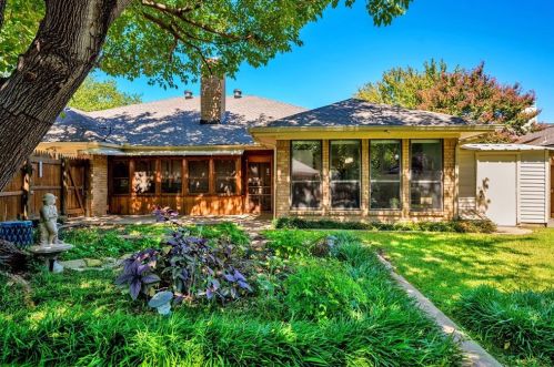 1011 Oxfordshire Dr, Carrollton TX 75007-4817 exterior