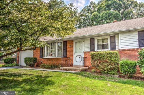 106 Bayberry Dr, Lancaster, PA 17603-7002