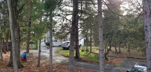 58 Lawrence Rd, Lafayette, NJ 07848-3034