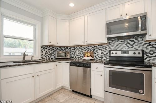 159 Rollins Trl, Hopatcong, NJ 07843-1750