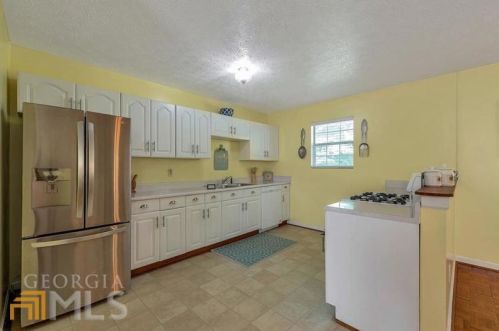 208 Pine St, Stockbridge GA  30281-3800 exterior