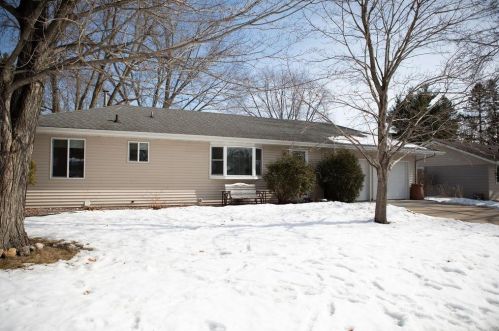 933 Beacon Ln, Saint Paul, MN 55124-4708
