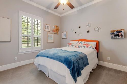 2253 Longwood Dr, Carrollton TX 75010-4912 exterior