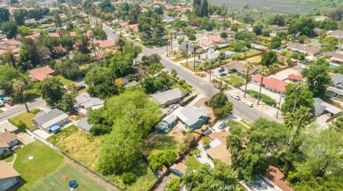 5766 Grand Ave, Riverside CA  92504-1300 exterior