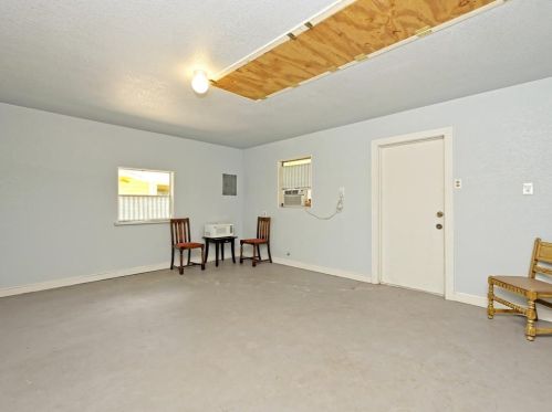 6107 Felix Ave, Austin TX  78741-3312 exterior