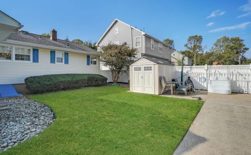 893 Lincoln St, Tinton Falls, NJ 07701-5715