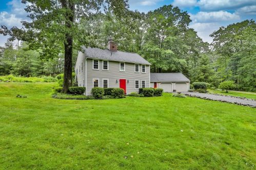 6 Colburn Rd, Brookline, NH 03033-2441